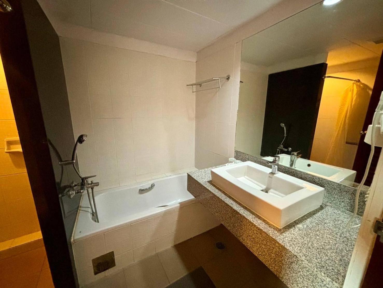 Aloha Hatyai Hotel Хат Яй Екстериор снимка