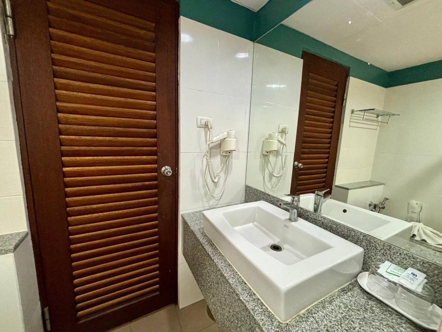 Aloha Hatyai Hotel Хат Яй Екстериор снимка
